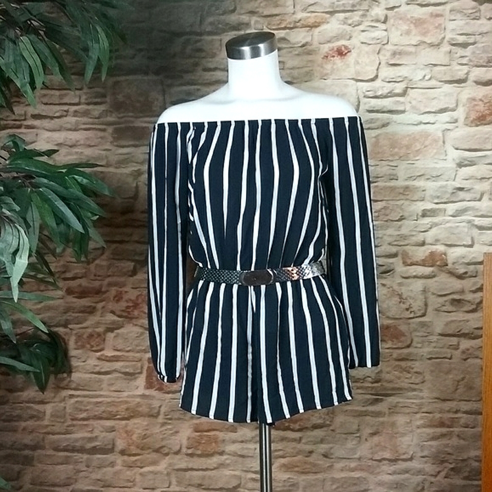 Forever 21 Romper Off Shoulder Like New - Picture 1 of 7